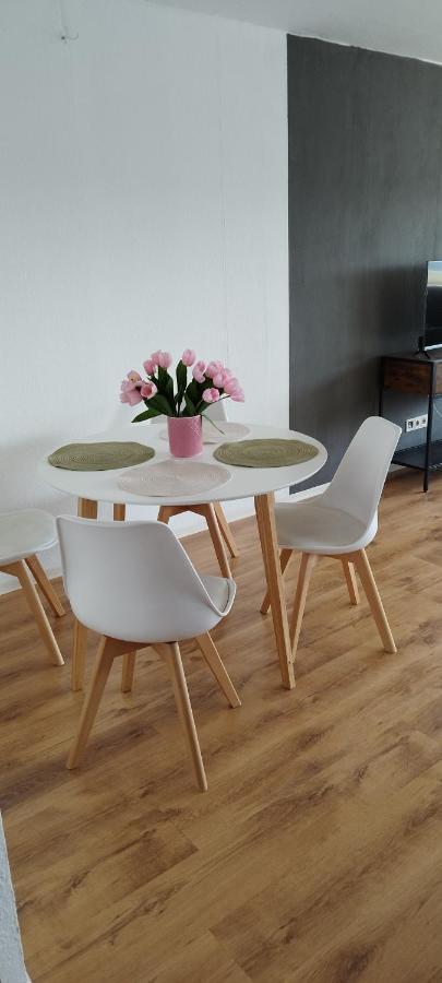 Schoene Sonnige Wohnung Juchen Bagian luar foto